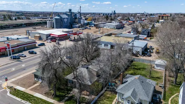 11 6th AVE W, Dickinson, ND 58601