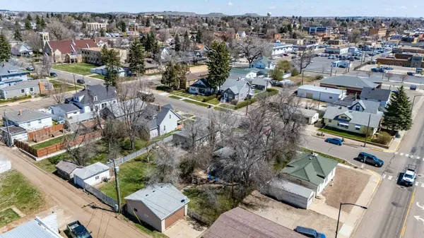 11 6th AVE W, Dickinson, ND 58601
