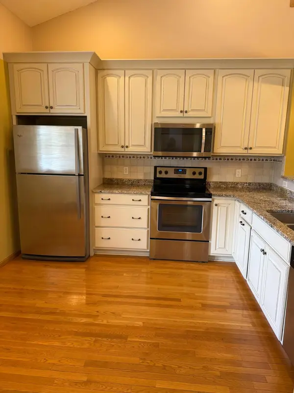 736 E Nicollet BLVD, Burnsville, MN 55337