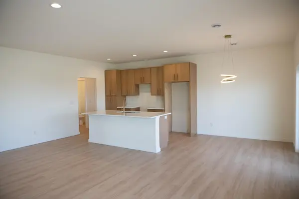1002 Albert DR W, West Fargo, ND 58078