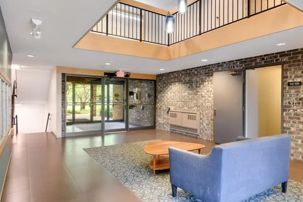 4120 Parklawn AVE #222, Edina, MN 55435
