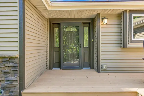 163 Skyline DR, River Falls, WI 54022