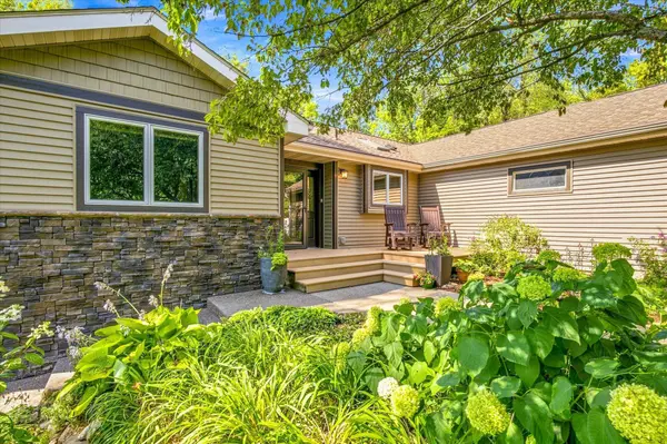 163 Skyline DR, River Falls, WI 54022