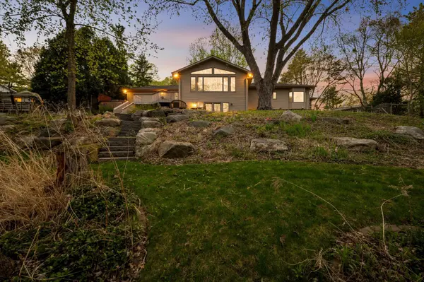 2120 Queensland LN N, Plymouth, MN 55447