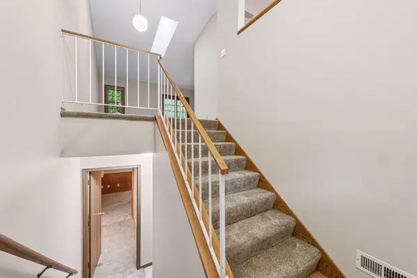 7325 Bren LN, Eden Prairie, MN 55346