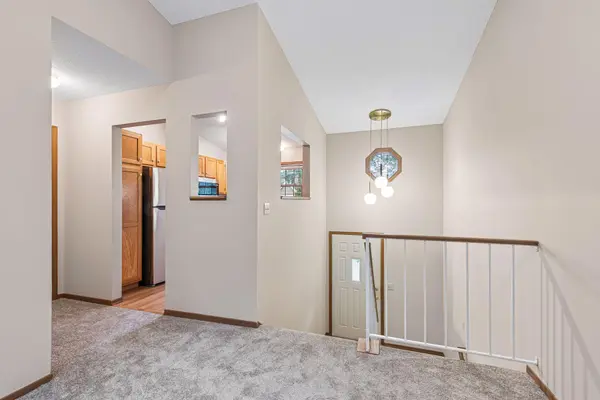 7325 Bren LN, Eden Prairie, MN 55346