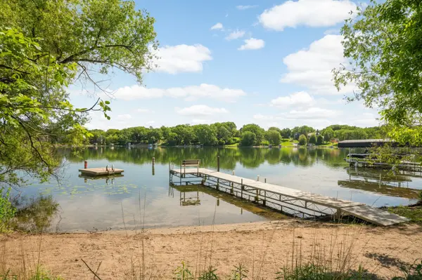 400 Cimarron CIR, Chanhassen, MN 55317
