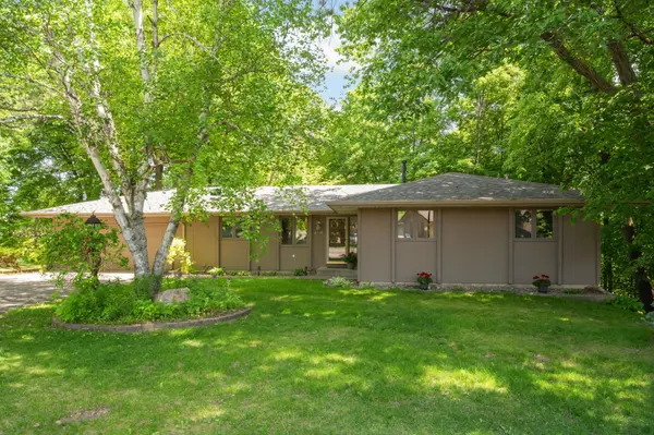 400 Cimarron CIR, Chanhassen, MN 55317