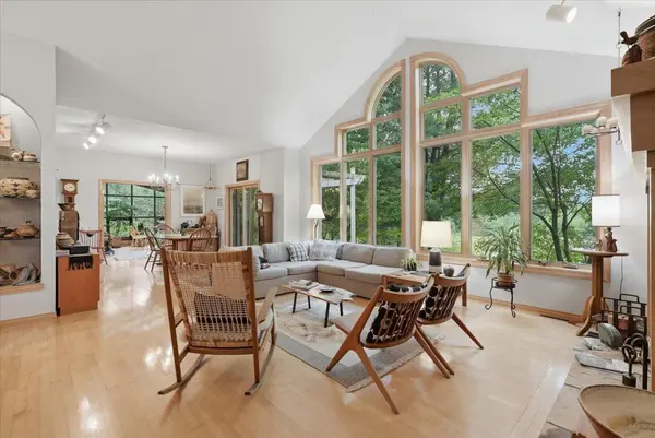 481 Sleepy Hollow DR, Roberts, WI 54023