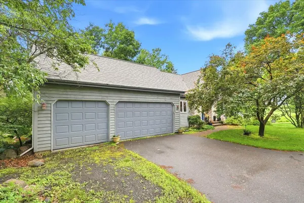 481 Sleepy Hollow DR, Roberts, WI 54023