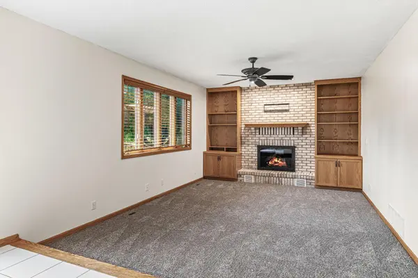 4441 Hillvale AVE N, Oakdale, MN 55128