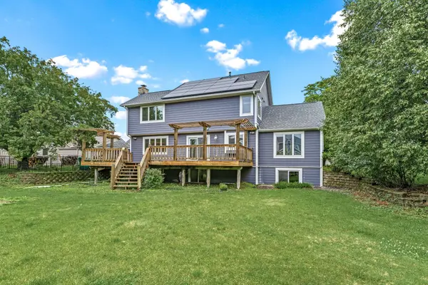4441 Hillvale AVE N, Oakdale, MN 55128