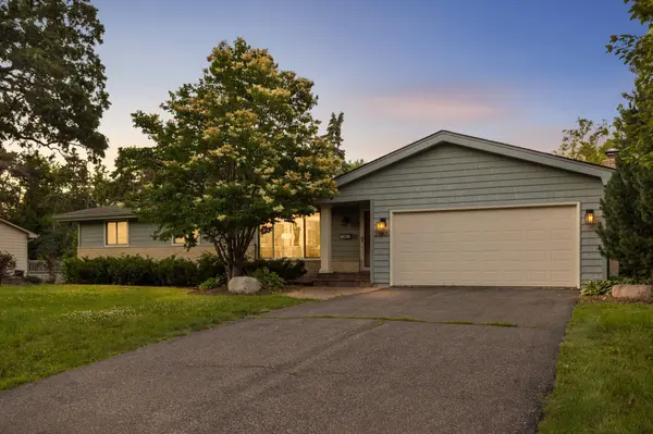 2080 Kelly DR, Golden Valley, MN 55427