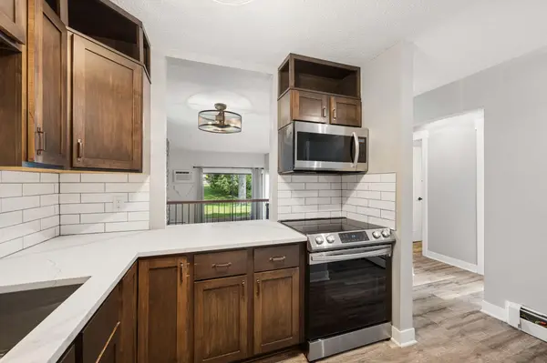 1577 Millpond CT #77, Chaska, MN 55318