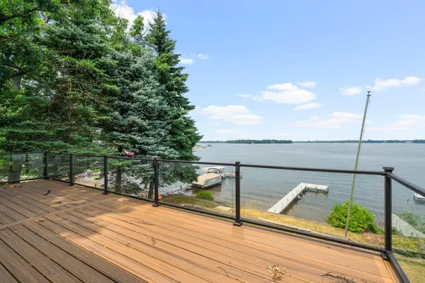 23 Birchwood LN, Birchwood, MN 55110