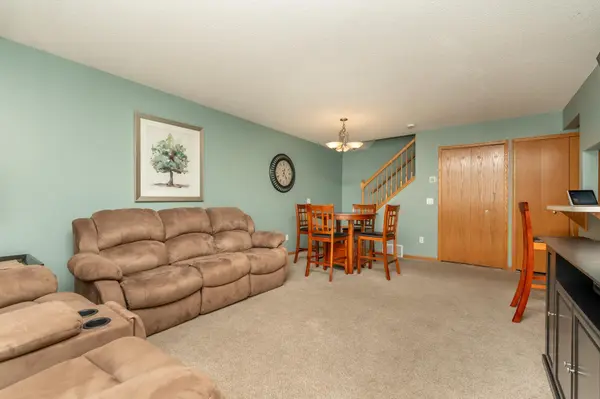 2009 Southcross DR W #903, Burnsville, MN 55306