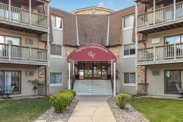 2011 E 122nd ST #D1, Burnsville, MN 55337