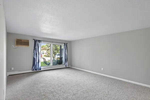 2011 E 122nd ST #D1, Burnsville, MN 55337