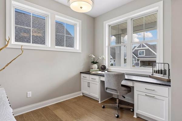 9145 Mills DR, Chanhassen, MN 55317