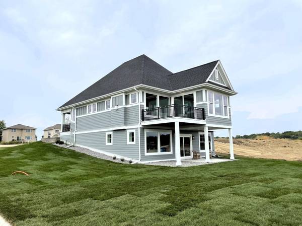 9064 Mills LN, Chanhassen, MN 55317