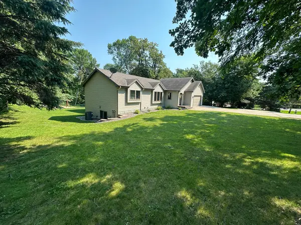 9 Nakota DR NE, Spicer, MN 56288