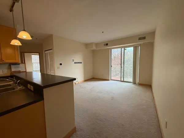 2900 University AVE SE #402, Minneapolis, MN 55414