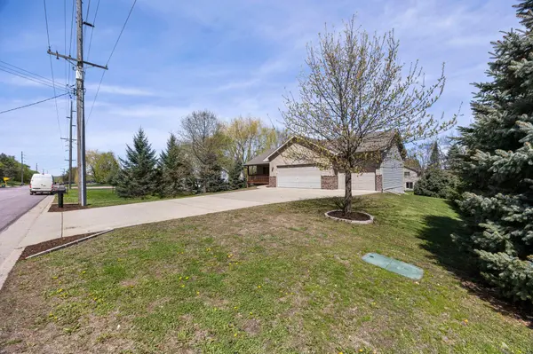 920 W State ST, Belle Plaine, MN 56011