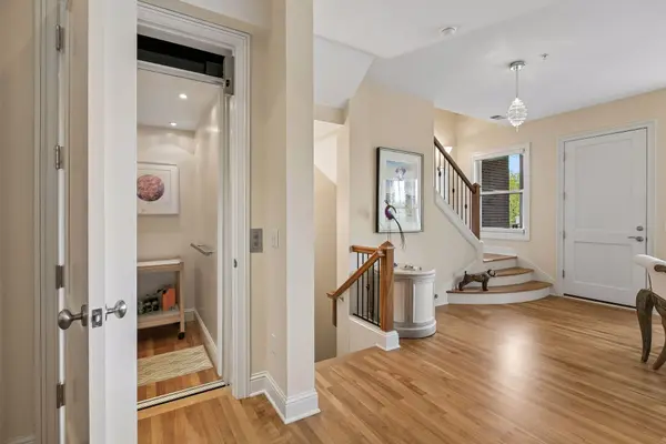 101 Main ST NE #8, Minneapolis, MN 55413