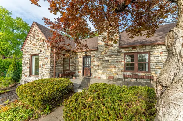 2500 Keller Pkwy, Maplewood, MN 55109