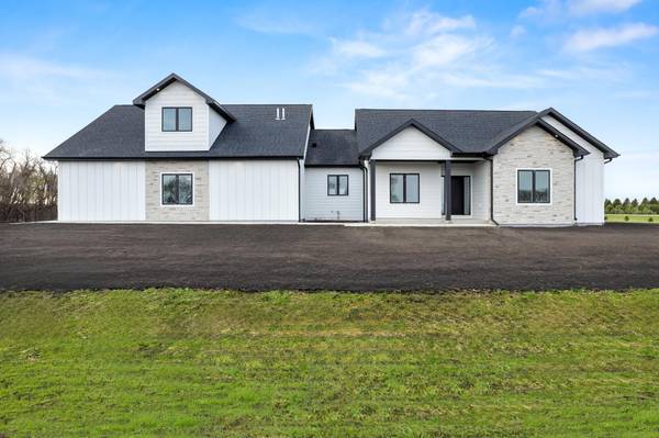 638 Norman DR, Kindred, ND 58051