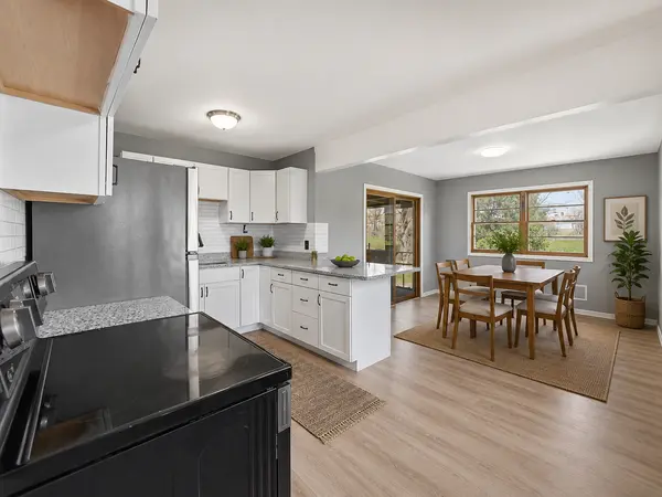 1697 Rose PL, Roseville, MN 55113