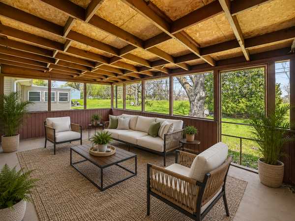 1697 Rose PL, Roseville, MN 55113