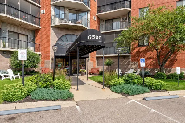 6500 Woodlake DR #710, Richfield, MN 55423