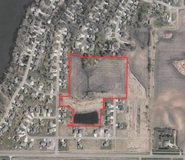 000 Roberts RD SW, Hutchinson, MN 55350