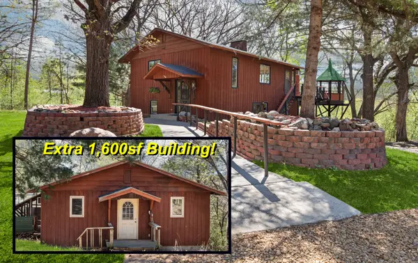 327 Krattley LN, Hudson, WI 54016