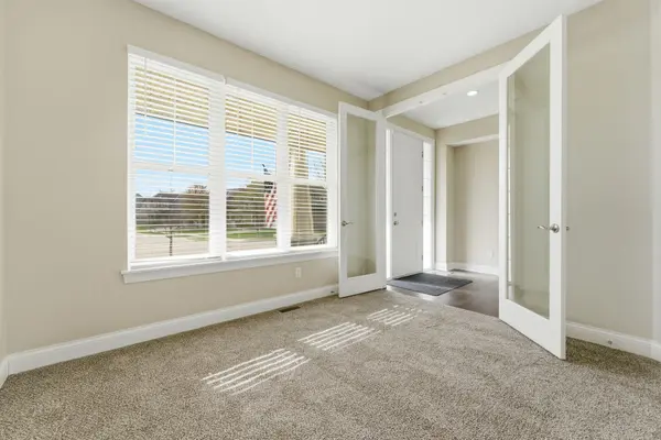 4042 Grand Chevalle Pkwy, Chaska, MN 55318