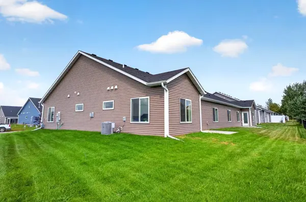 1002 11th PL NW, Kasson, MN 55944