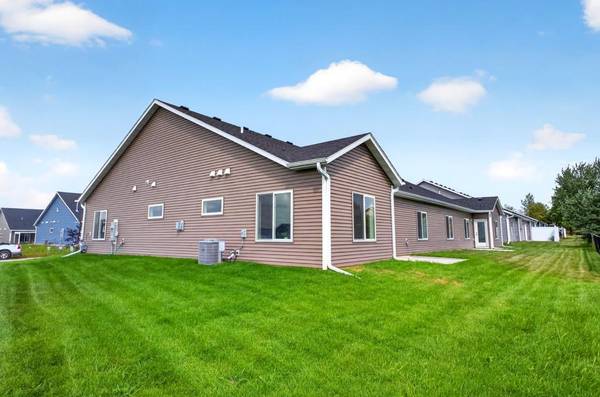 1002 11th PL NW, Kasson, MN 55944