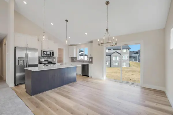 13601 Arrowhead WAY, Rosemount, MN 55068