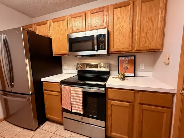 1825 Southcross DR W #2306, Burnsville, MN 55306