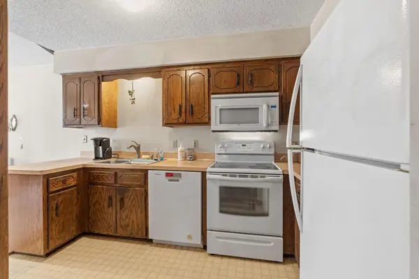 1013 122nd AVE NE, Blaine, MN 55434