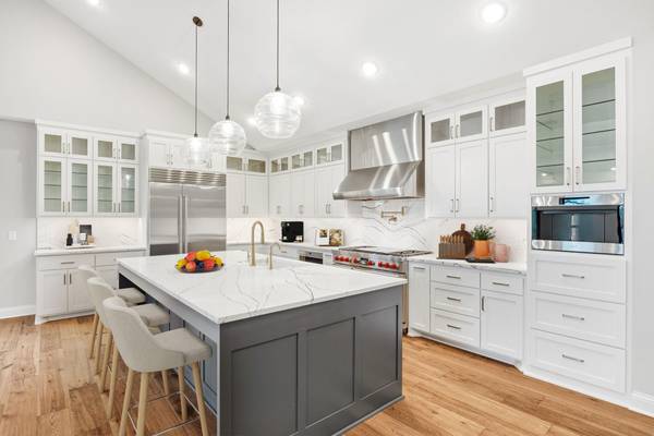 4725 Linden Cove LN, Savage, MN 55378