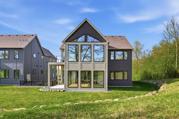 4725 Linden Cove LN, Savage, MN 55378
