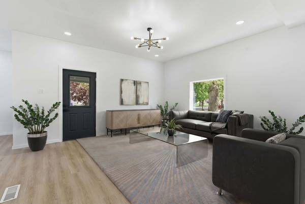 611 3rd ST NW, Austin, MN 55912