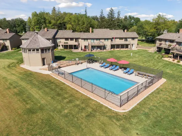 972 Rolling Greens LN NW, Hutchinson, MN 55350