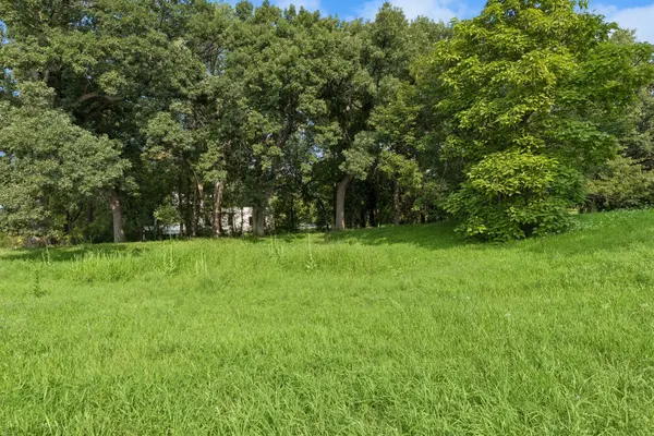 3 Sunfish LN, Sunfish Lake, MN 55118