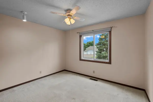 977 Heritage CT E, Vadnais Heights, MN 55127