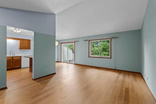 977 Heritage CT E, Vadnais Heights, MN 55127