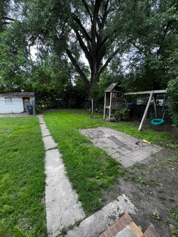 1622 S 11th AVE S, Fargo, ND 58103