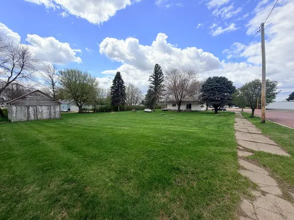 451 Paul AVE, Lake Wilson, MN 56151